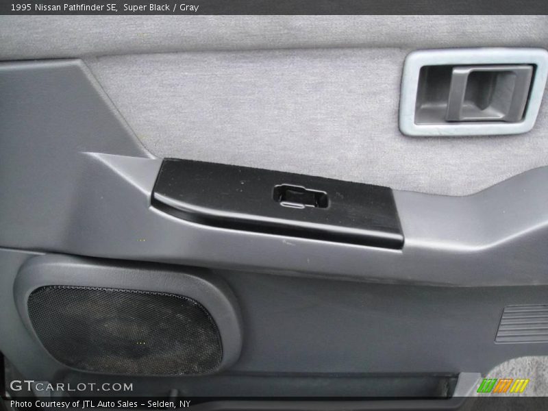 Super Black / Gray 1995 Nissan Pathfinder SE