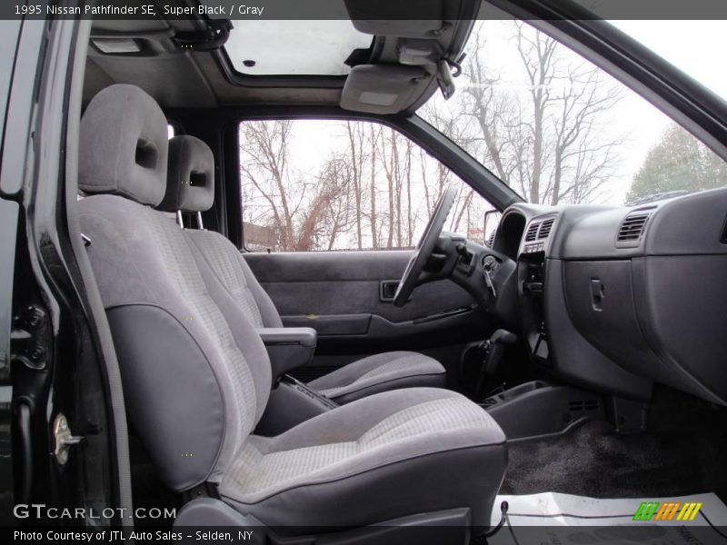 Super Black / Gray 1995 Nissan Pathfinder SE
