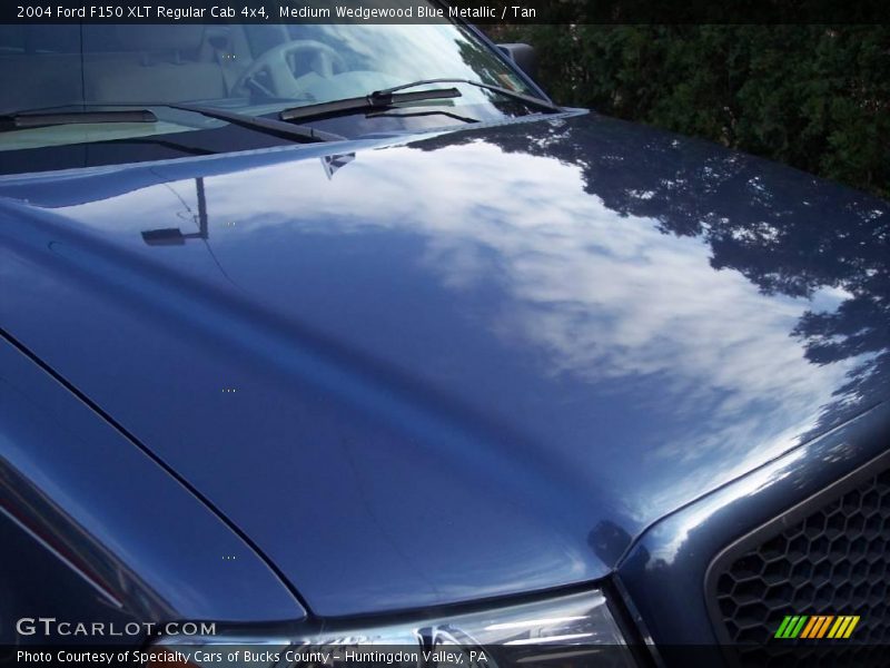 Medium Wedgewood Blue Metallic / Tan 2004 Ford F150 XLT Regular Cab 4x4