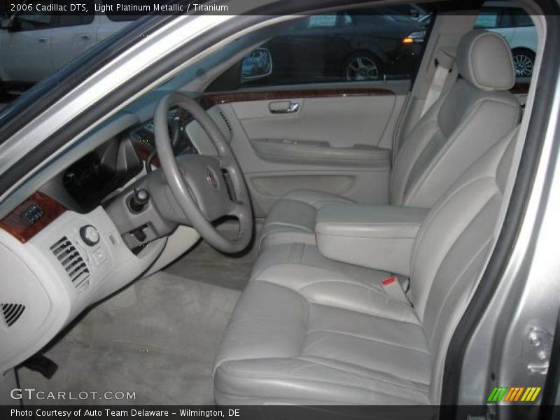 Light Platinum Metallic / Titanium 2006 Cadillac DTS