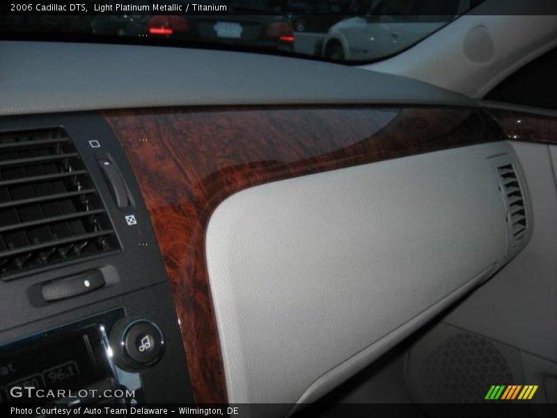 Light Platinum Metallic / Titanium 2006 Cadillac DTS