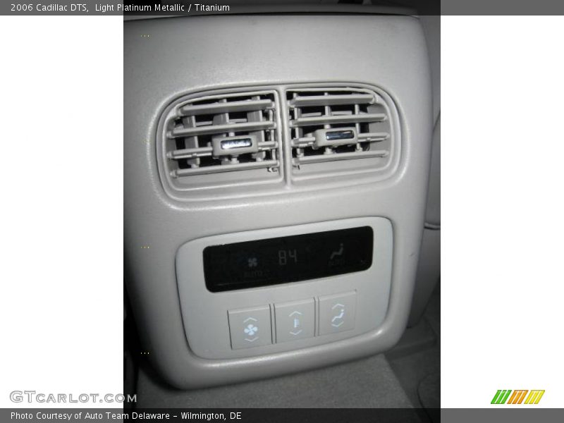 Light Platinum Metallic / Titanium 2006 Cadillac DTS