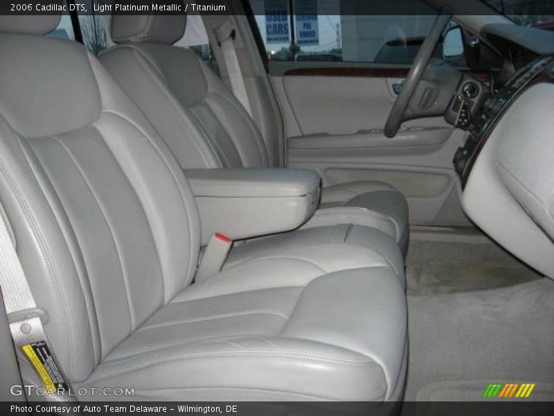 Light Platinum Metallic / Titanium 2006 Cadillac DTS
