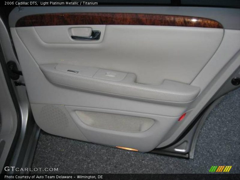 Light Platinum Metallic / Titanium 2006 Cadillac DTS