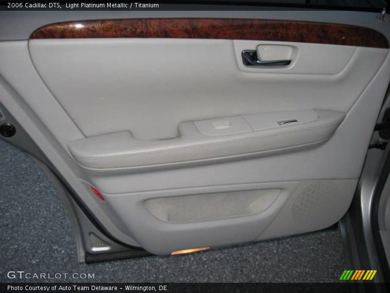 Light Platinum Metallic / Titanium 2006 Cadillac DTS