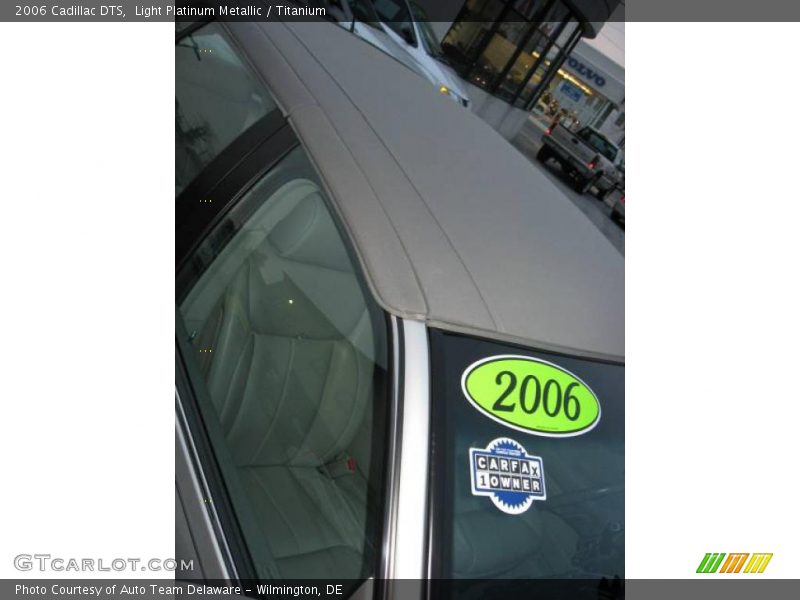 Light Platinum Metallic / Titanium 2006 Cadillac DTS