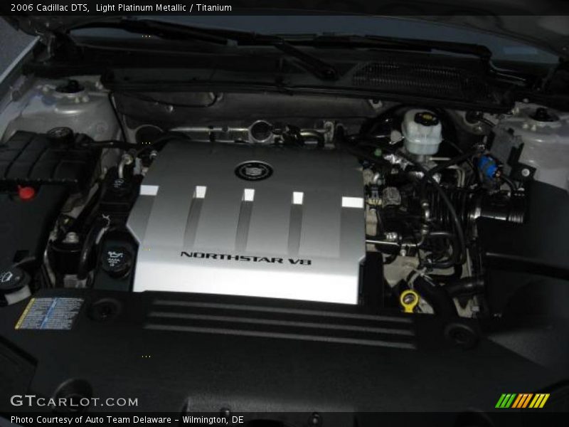 Light Platinum Metallic / Titanium 2006 Cadillac DTS