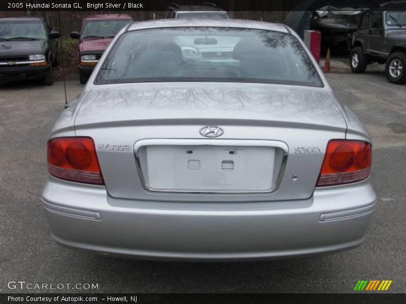 Bright Silver / Black 2005 Hyundai Sonata GL