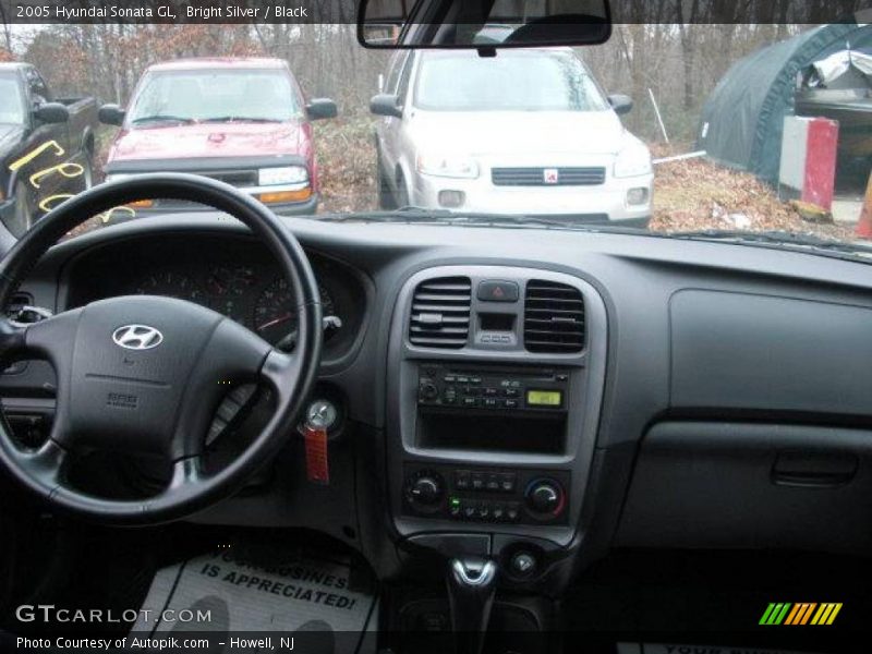 Bright Silver / Black 2005 Hyundai Sonata GL