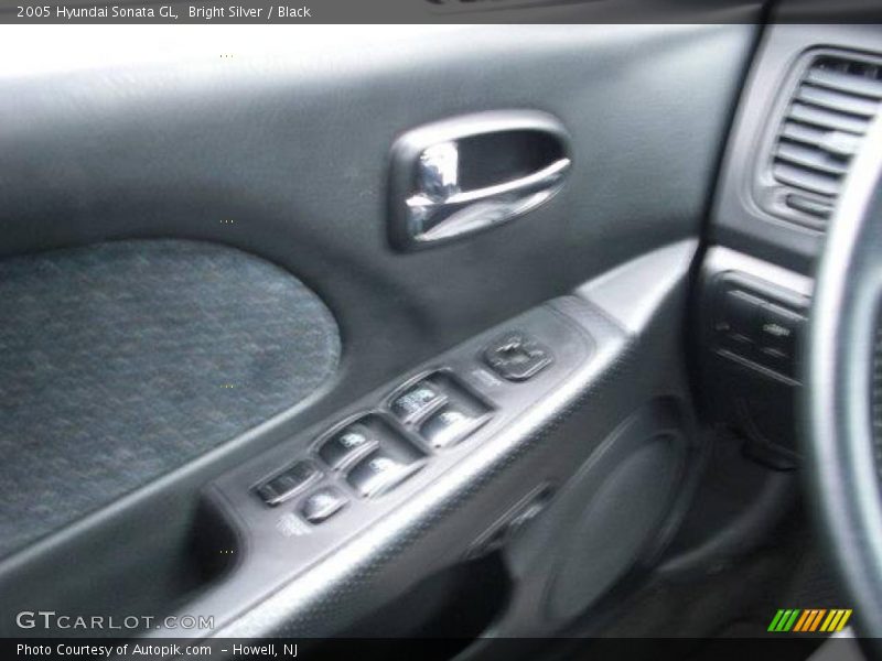 Bright Silver / Black 2005 Hyundai Sonata GL