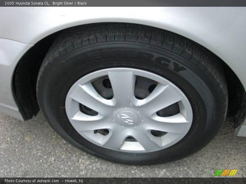 Bright Silver / Black 2005 Hyundai Sonata GL