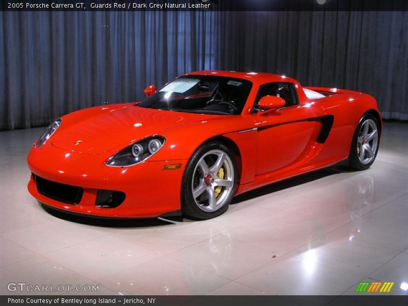 Front 3/4 View of 2005 Carrera GT 