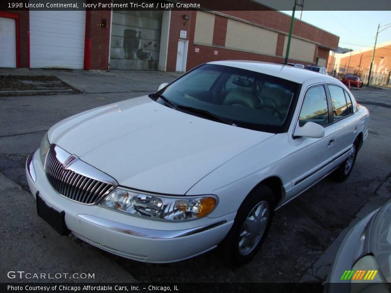 Ivory Parchment Tri-Coat / Light Graphite 1998 Lincoln Continental