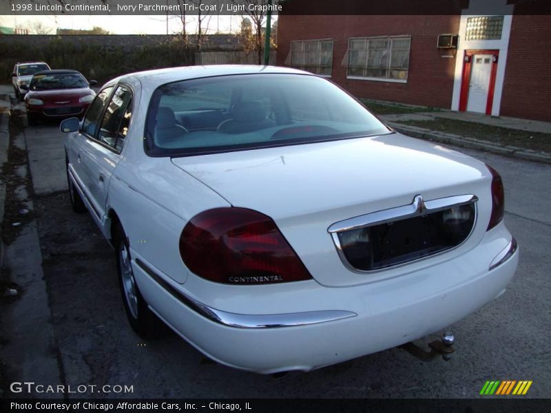 Ivory Parchment Tri-Coat / Light Graphite 1998 Lincoln Continental
