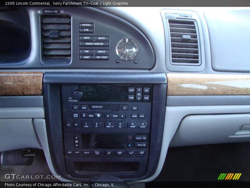 Ivory Parchment Tri-Coat / Light Graphite 1998 Lincoln Continental