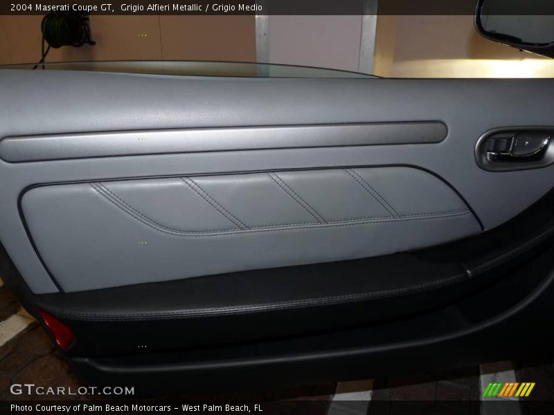 Grigio Alfieri Metallic / Grigio Medio 2004 Maserati Coupe GT