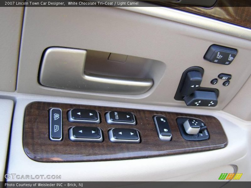 White Chocolate Tri-Coat / Light Camel 2007 Lincoln Town Car Designer