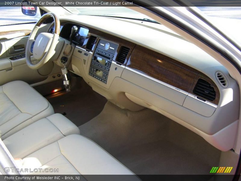 White Chocolate Tri-Coat / Light Camel 2007 Lincoln Town Car Designer