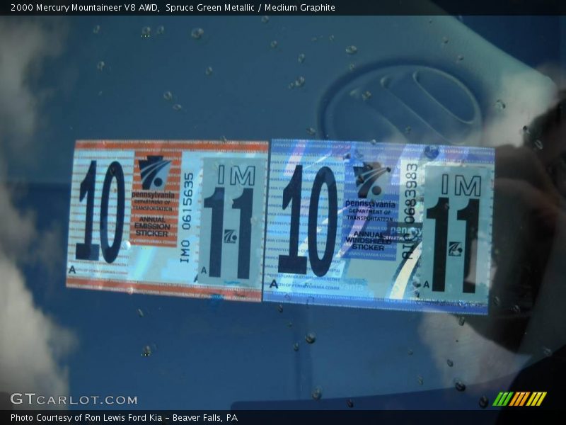 Spruce Green Metallic / Medium Graphite 2000 Mercury Mountaineer V8 AWD