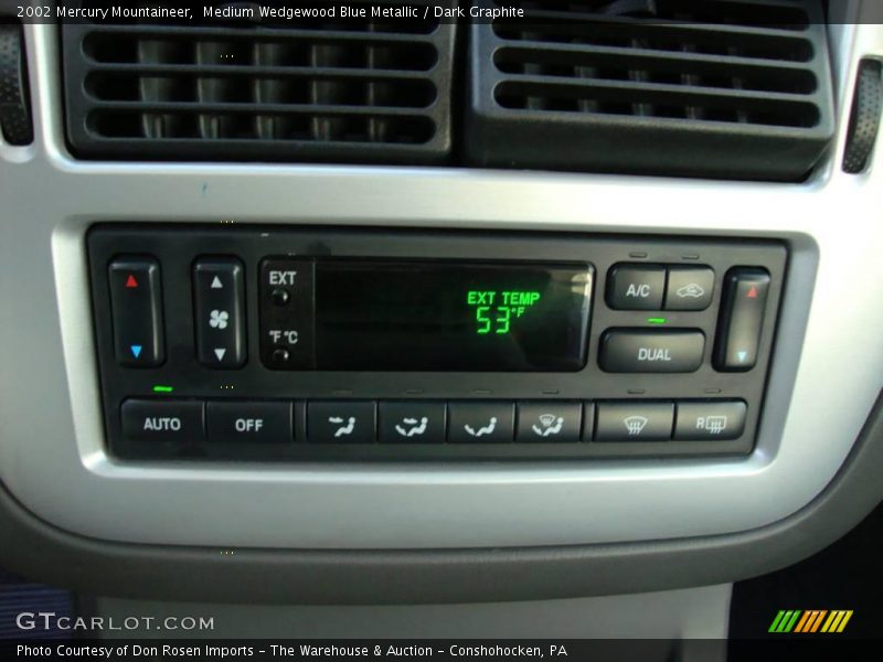 Medium Wedgewood Blue Metallic / Dark Graphite 2002 Mercury Mountaineer