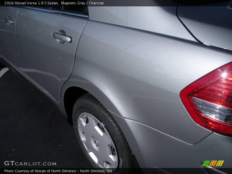Magnetic Gray / Charcoal 2009 Nissan Versa 1.8 S Sedan