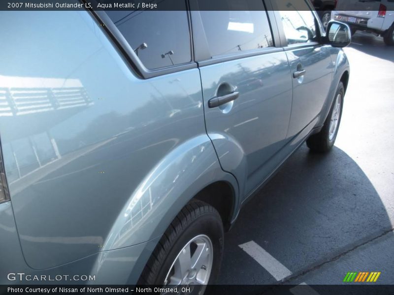 Aqua Metallic / Beige 2007 Mitsubishi Outlander LS