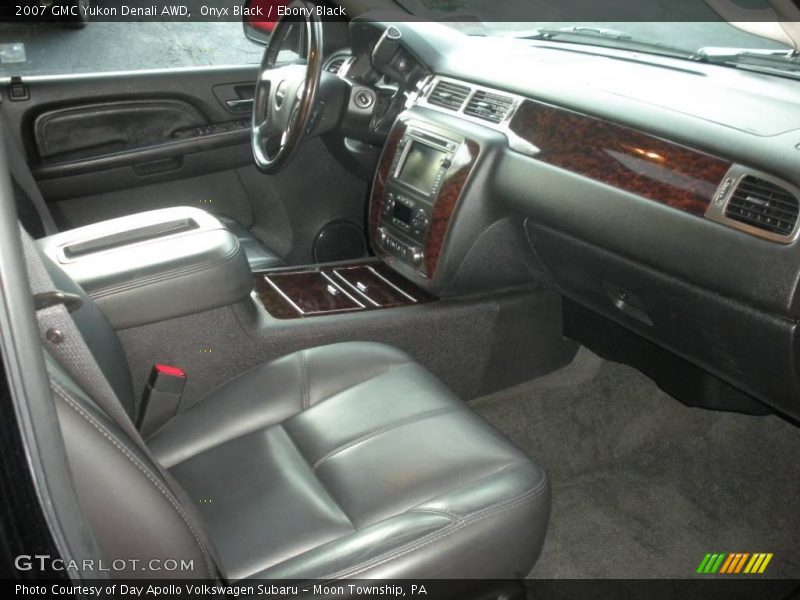 Onyx Black / Ebony Black 2007 GMC Yukon Denali AWD