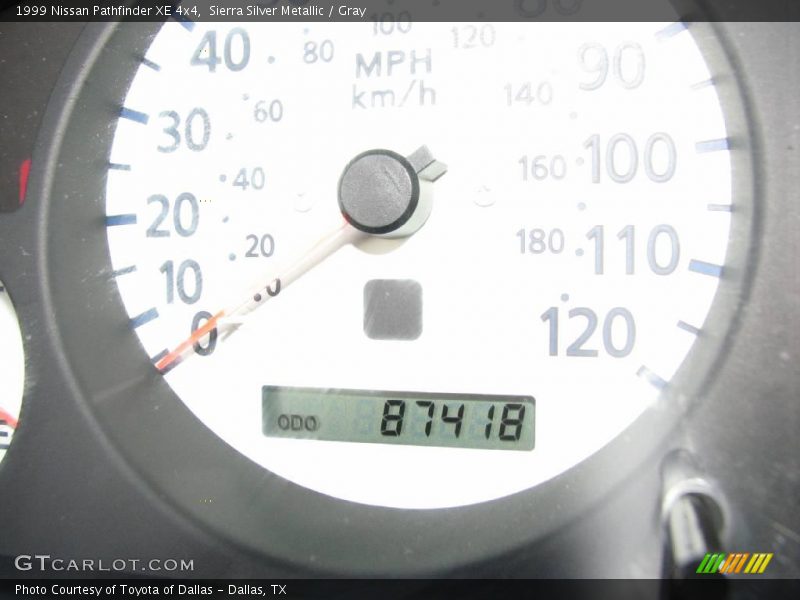 Sierra Silver Metallic / Gray 1999 Nissan Pathfinder XE 4x4