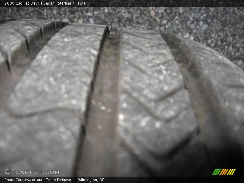 Sterling / Pewter 2000 Cadillac DeVille Sedan