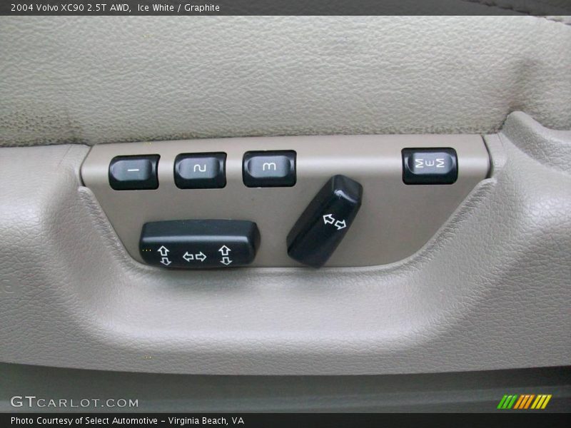 Ice White / Graphite 2004 Volvo XC90 2.5T AWD