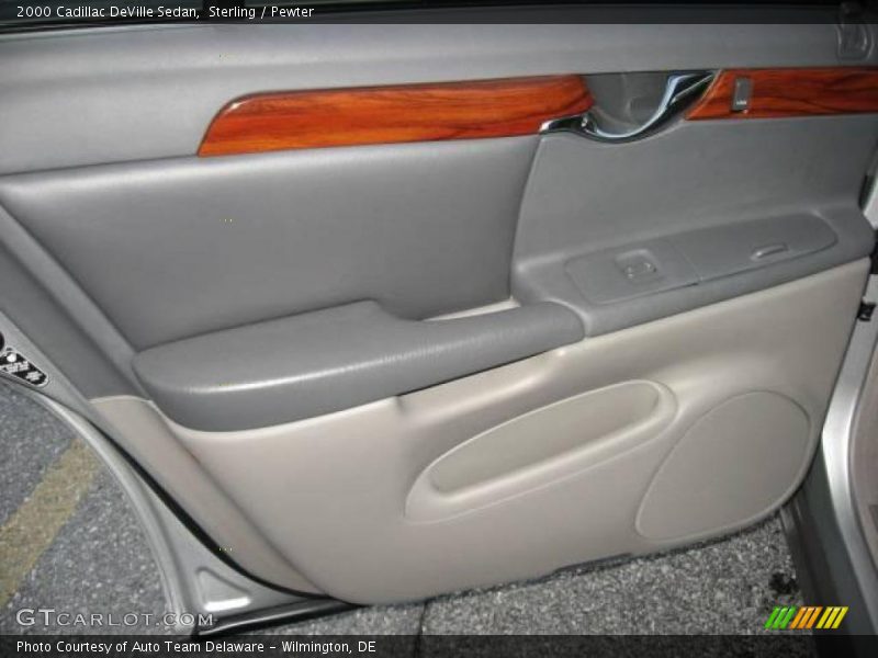 Sterling / Pewter 2000 Cadillac DeVille Sedan