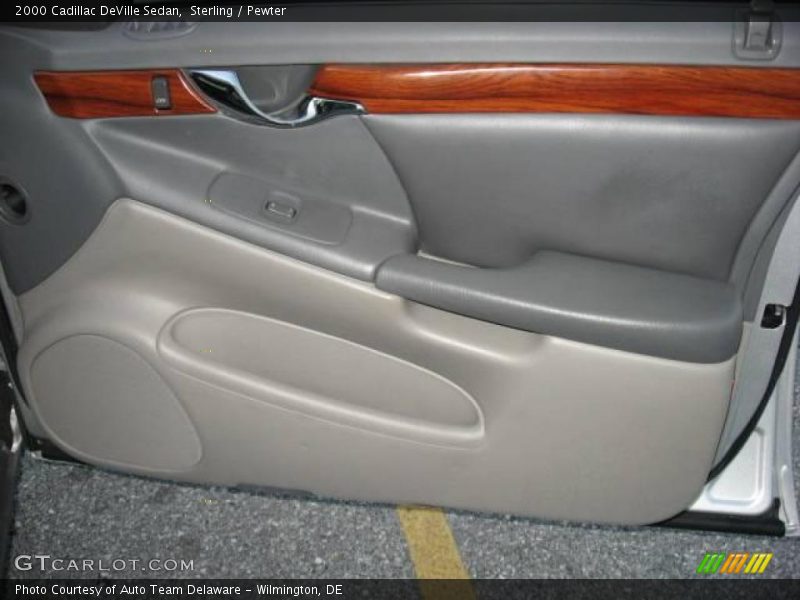 Sterling / Pewter 2000 Cadillac DeVille Sedan