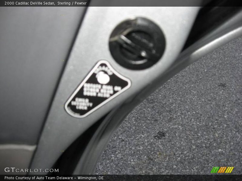 Sterling / Pewter 2000 Cadillac DeVille Sedan