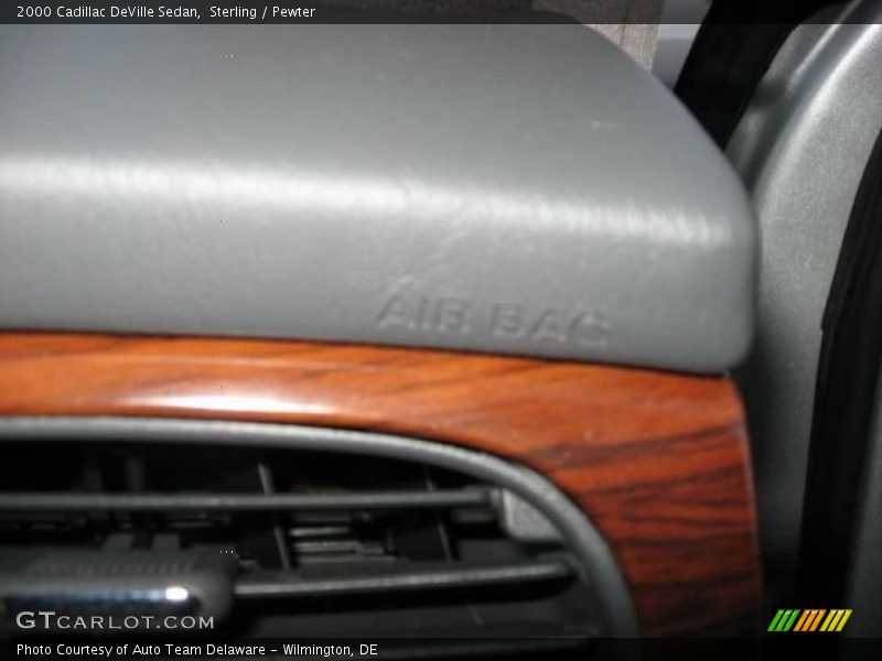 Sterling / Pewter 2000 Cadillac DeVille Sedan