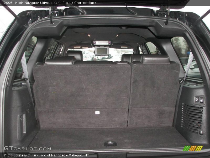 Black / Charcoal Black 2006 Lincoln Navigator Ultimate 4x4