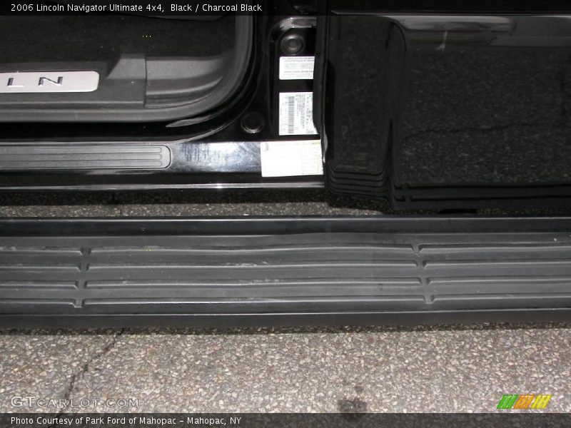 Black / Charcoal Black 2006 Lincoln Navigator Ultimate 4x4