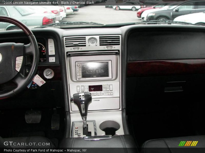 Black / Charcoal Black 2006 Lincoln Navigator Ultimate 4x4