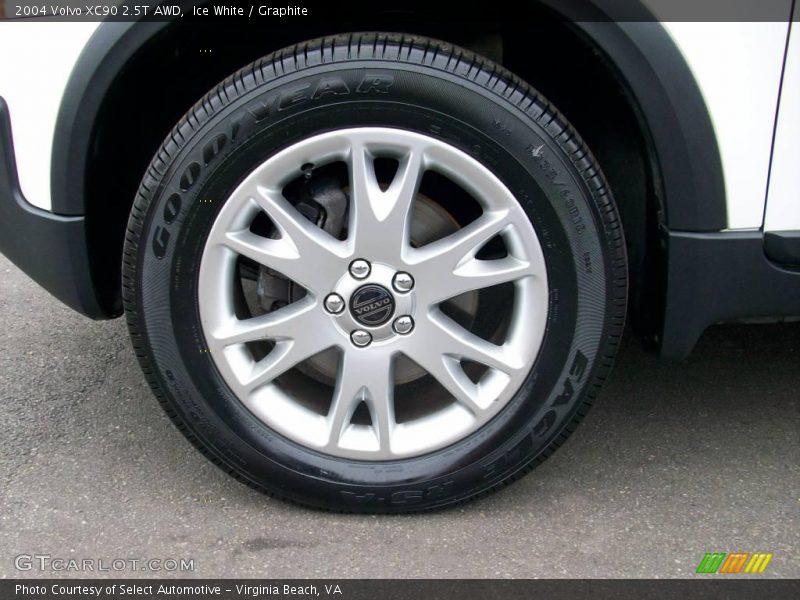 Ice White / Graphite 2004 Volvo XC90 2.5T AWD