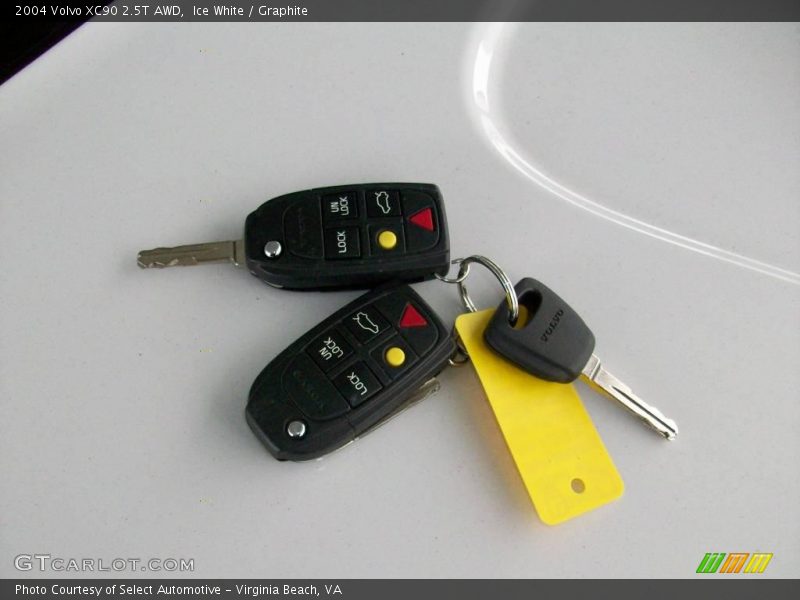 Ice White / Graphite 2004 Volvo XC90 2.5T AWD