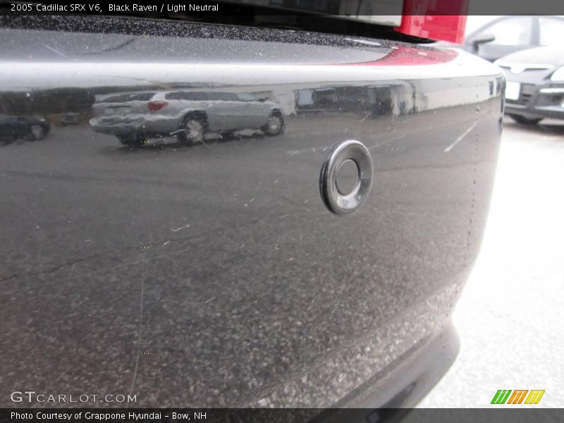 Black Raven / Light Neutral 2005 Cadillac SRX V6