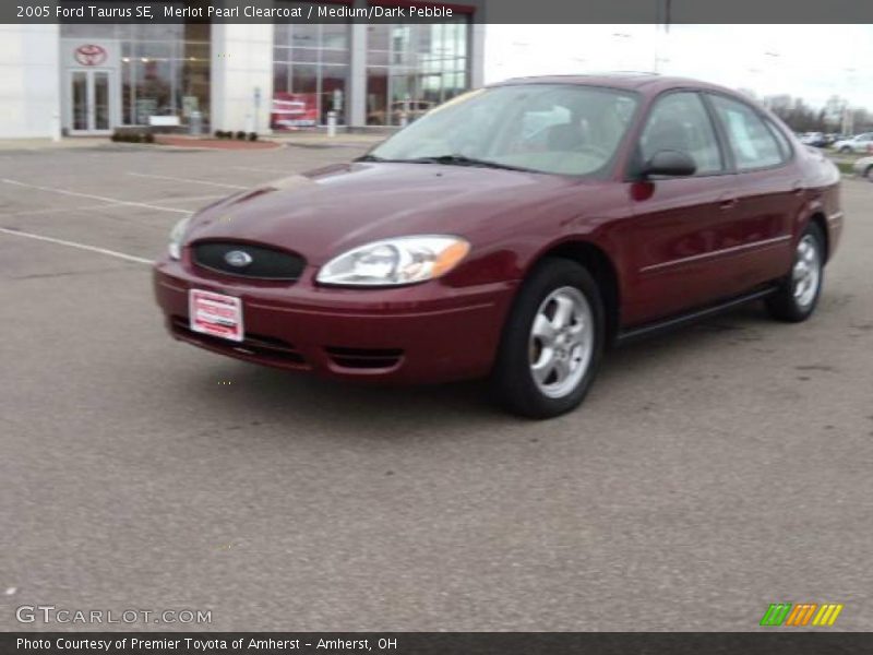 Merlot Pearl Clearcoat / Medium/Dark Pebble 2005 Ford Taurus SE