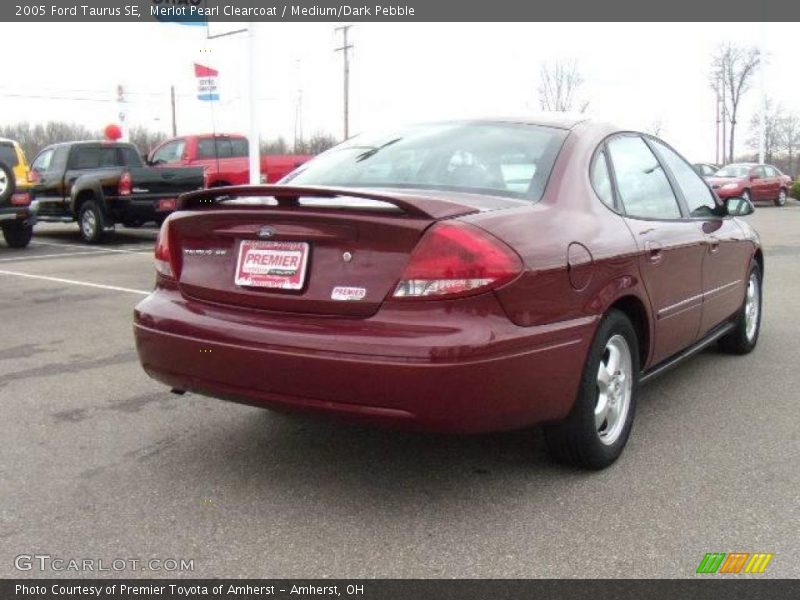 Merlot Pearl Clearcoat / Medium/Dark Pebble 2005 Ford Taurus SE