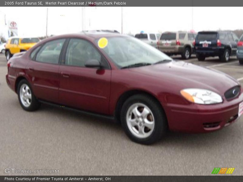 Merlot Pearl Clearcoat / Medium/Dark Pebble 2005 Ford Taurus SE