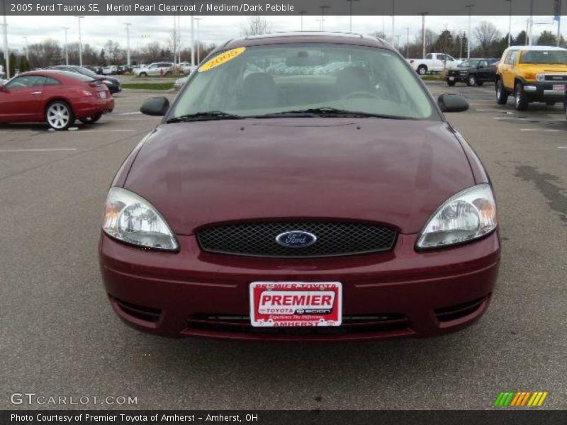 Merlot Pearl Clearcoat / Medium/Dark Pebble 2005 Ford Taurus SE