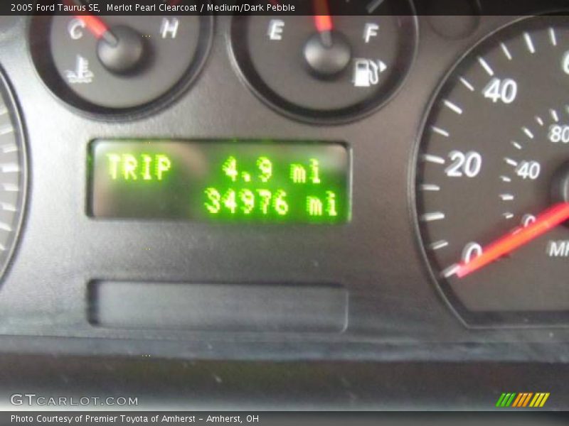 Merlot Pearl Clearcoat / Medium/Dark Pebble 2005 Ford Taurus SE