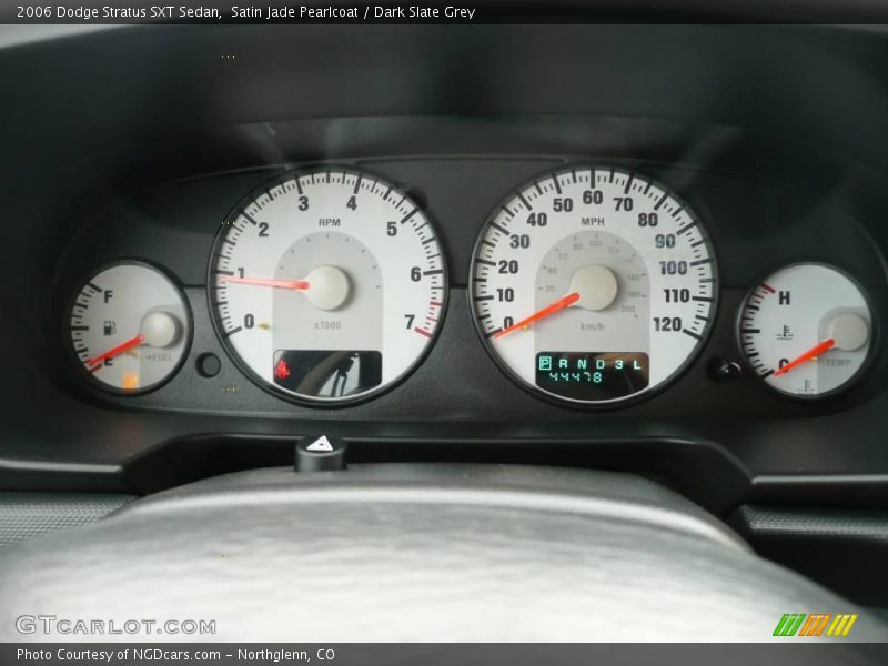 Satin Jade Pearlcoat / Dark Slate Grey 2006 Dodge Stratus SXT Sedan