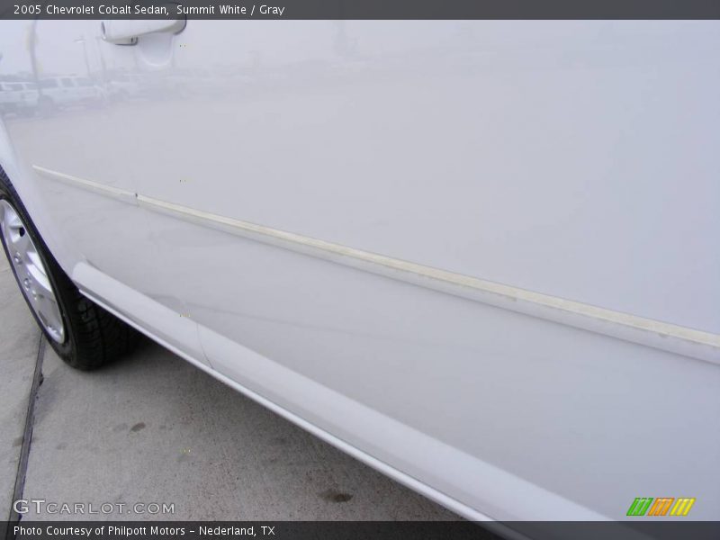 Summit White / Gray 2005 Chevrolet Cobalt Sedan