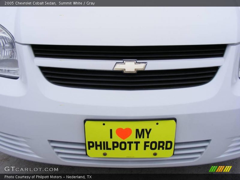 Summit White / Gray 2005 Chevrolet Cobalt Sedan