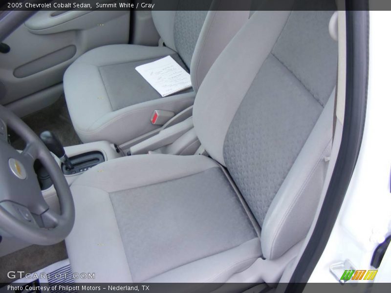 Summit White / Gray 2005 Chevrolet Cobalt Sedan
