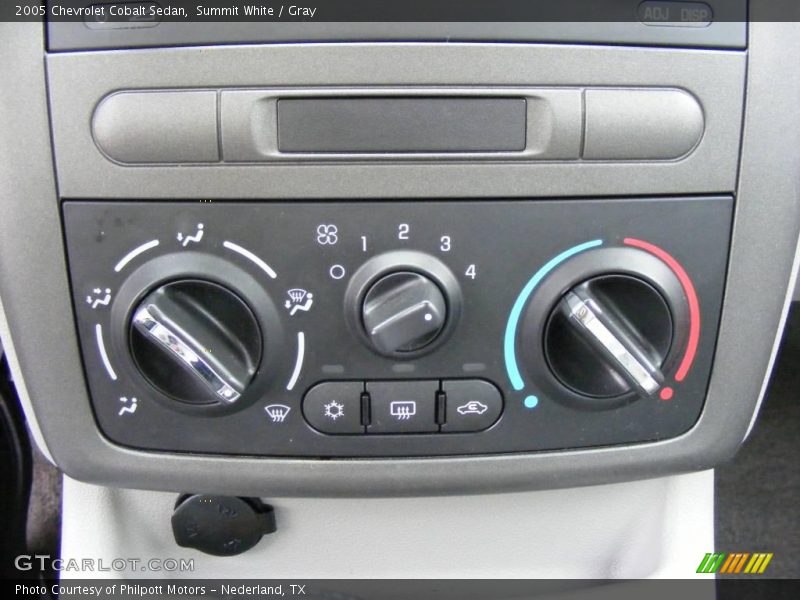 Summit White / Gray 2005 Chevrolet Cobalt Sedan